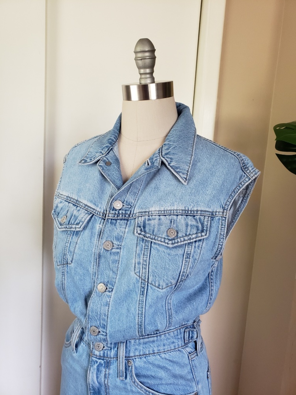 The Perfect Levi's Denim Dress Size Small NEW! - Picture 8 of 11